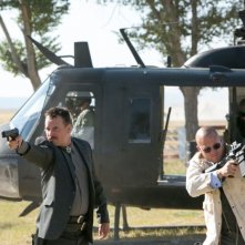 Cani sciolti: Bill Paxton con Christopher Matthew Cook in azione in una scena del film