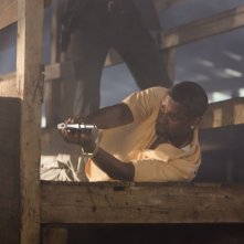 Cani sciolti: Denzel Washington in azione in una scena del film