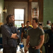 Cani sciolti: Mark Wahlberg con Baltasar Kormákur sul set