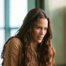 Cani sciolti: Paula Patton in una scena del film