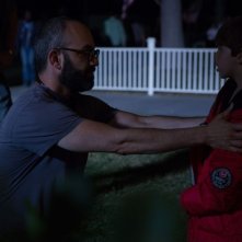 Dark Skies - Oscure presenze: il regista Scott Stewart con Kadan Rockett sul set del film prova una scena