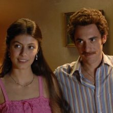 Elio Germano e Alessandra Mastronardi in una scena de L'ultima ruota del carro