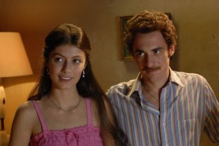 Elio Germano e Alessandra Mastronardi in una scena de L'ultima ruota del carro