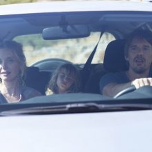 Ethan Hawke e Julie Delpy in auto in una scena di Before Midnight
