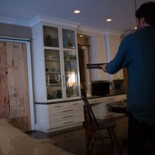 Josh Hamilton in un momento dell'horror Dark Skies - Oscure presenze