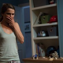 Keri Russell in una scena dell'horror Dark Skies - Oscure presenze