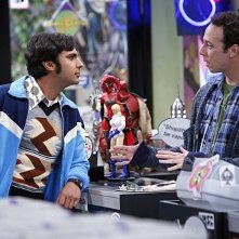 The Big Bang Theory: Kevin Sussman e Kunal Nayyar nell'episodio The Scavenger Vortex