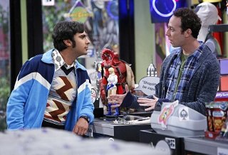 The Big Bang Theory: Kevin Sussman e Kunal Nayyar nell'episodio The Scavenger Vortex