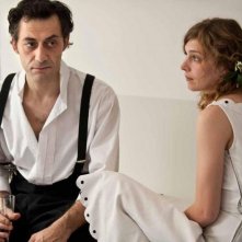 Un castello in Italia: Filippo Timi con Céline Sallette in una scena