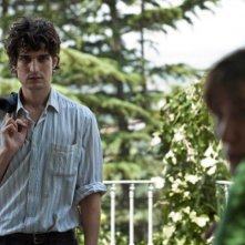 Un castello in Italia: Louis Garrel in una scena