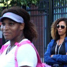 Venus and Serena: Serena Williams con Michelle Major in una scena del documentario