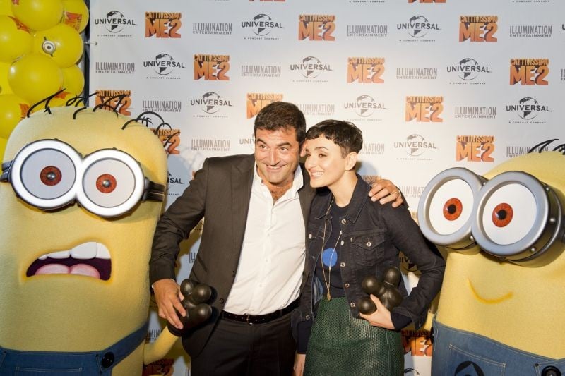 Cattivissimo me 2: Max Giusti e Arisa (doppiatori italiani di Gru e di Lucy) in una foto promozionale durante il junket romano