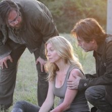 Revolution: Billy Burke, Elizabeth Mitchell e Zak Orth nell'episodio There Will Be Blood
