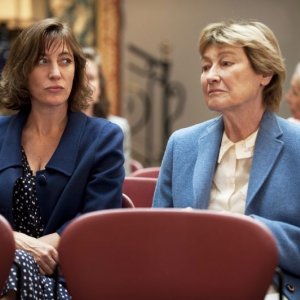 Un castello in Italia: Marisa Borini con Valeria Bruni Tedeschi in una scena