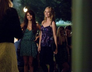 The Vampire Diaries - Candice Accola e Nina Dobrev in I Know What You Did Last Summer, premiere della stagione 5