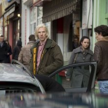 Il Quinto Ptere: Benedict Cumberbatch è Julian Assange in una scena del film