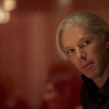 Il Quinto Ptere: Benedict Cumberbatch nei panni di Julian Assange in una scena del film