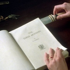 Inferno di Dario Argento - il libro di Varelli sulle Tre Madri