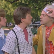 Ritorno al futuro Parte II: Michael J. Fox con Elisabeth Shue e Christopher Lloyd in una scena