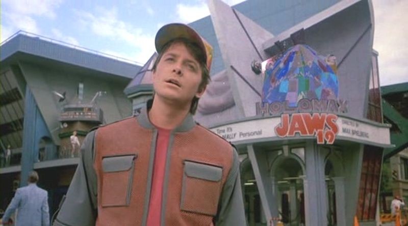 Michael J. Fox in una scena di Ritorno al futuro II
