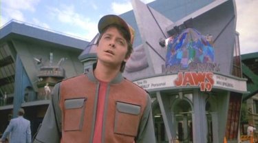 Ritorno al futuro Parte II: Michael J. Fox in una scena