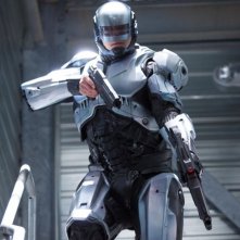 Robocop: Joel Kinnaman in una scena del remake diretto da José Padilha