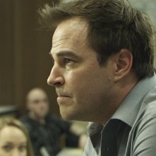 Smiley: Roger Bart nei panni del Professor Clayton in una scena del film horror diretto da Michael J. Gallagher