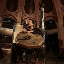 Enzo Avitabile Music Life: il musicista Enzo Avitabile in una scena del documentario