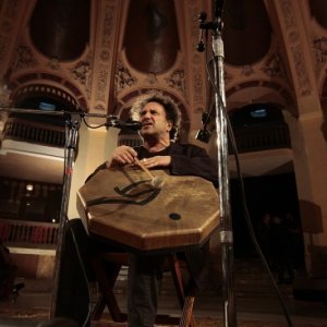 Enzo Avitabile Music Life: il musicista Enzo Avitabile in una scena del documentario