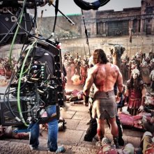 Hercules - Il Guerriero: Dwayne Johnson di spalle sul set in mezzo ai suoi soldati