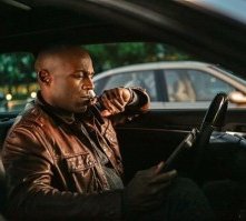 Hostages: Billy Brow  in una scena dell'episodio Power of Persuasion