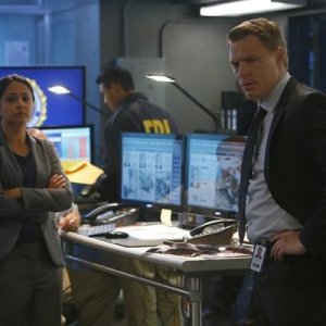 The Blacklist: Parminder Nagra e Diego Klattenhoff in una scena dell'episodio No. 84: Wujing