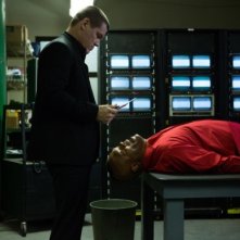 Old Boy: Josh Brolin minaccia con un coltello Samuel L. Jackson