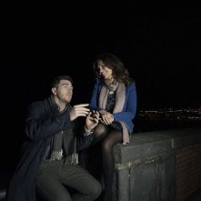 Song'e Napule: Alessandro Roja con Serena Rossi in una scena