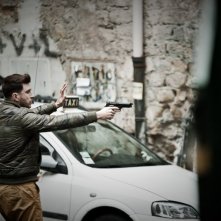 Song'e Napule: Alessandro Roja in una scena