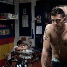 Song'e Napule: Giampaolo Morelli in una scena