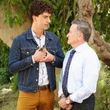 The Crazy Ones: Robin Williams ed Hamish Linklater nell'episodio The Spectacular