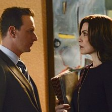 The Good Wife: Julianna Margulies e Josh Charles in una scena dell'episodio A Precious Commodity
