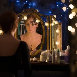 Another Me: Sophie Turner nei panni di Fay in una scena del film