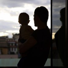 I corpi estranei: Filippo Timi in una tenera scena