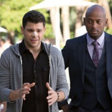 Last Vegas: Jerry Ferrara in una scena del film con Romany Malco