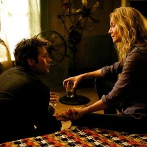 Revolution: Billy Burke ed Elizabeth Mitchell in una scena dell'episodio Patriot Games