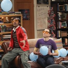 The Big Bang Theory: Jim Parsons e Kunal Nayyar nell'episodio The Workplace Proximity