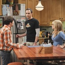 The Big Bang Theory: Simon Helberg, Jim Parsons e Melissa Rauch nell'episodio The Workplace Proximity