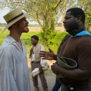Twelve Years a Slave: il regista Steve McQueen discute con Michael Fassbender