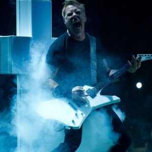 Metallica Through the Never: il cantante e chitarrista James Hetfield in una scena