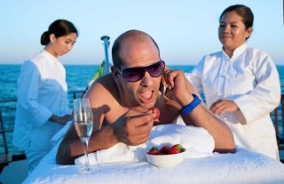 Sole a catinelle: Checco Zalone in una scena