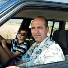 Sole a catinelle: Checco Zalone sul set col piccolo Robert Dancs