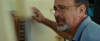 Captain Phillips: Tom Hanks impaurito in una scena del film