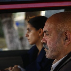 I Am Not Him: Maryam Zaree insieme a Ercan Kesal in una scena